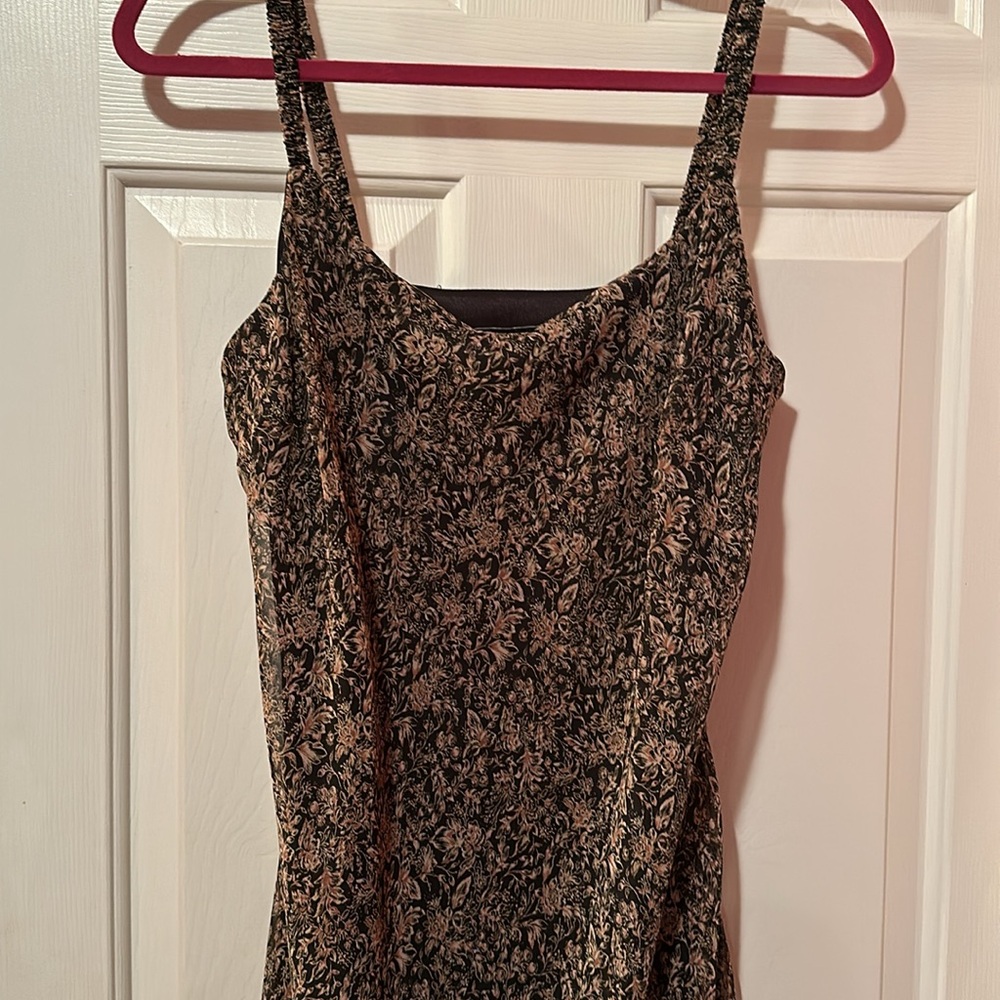Excellent condition dress for fall, spring or summer!! Size: 12 - Picture 3 of 6